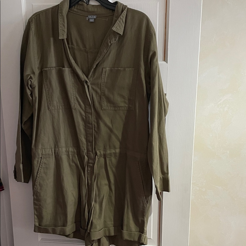 NWOT aerie long sleeve shorts jumper in khaki green size medium